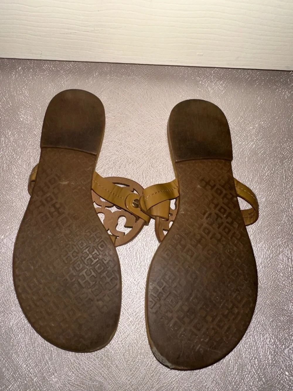 Tory Burch Tan Brown Logo Thong Sandals 5 vacation summer designer